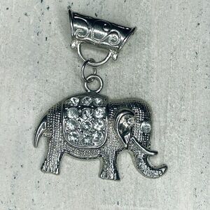 333u. Silvertone Elephant Pendant with Rhinestones